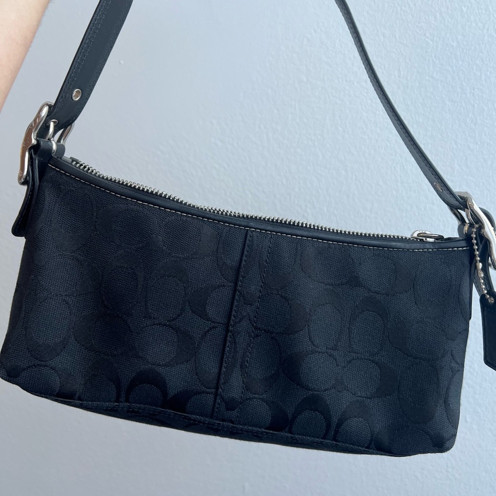 Coach signature demi baguette in black🖤